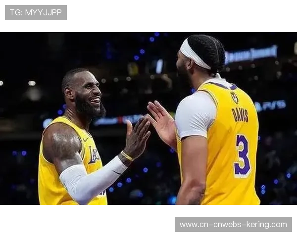 詹姆斯回应与湖人关系：八年合作基础稳固